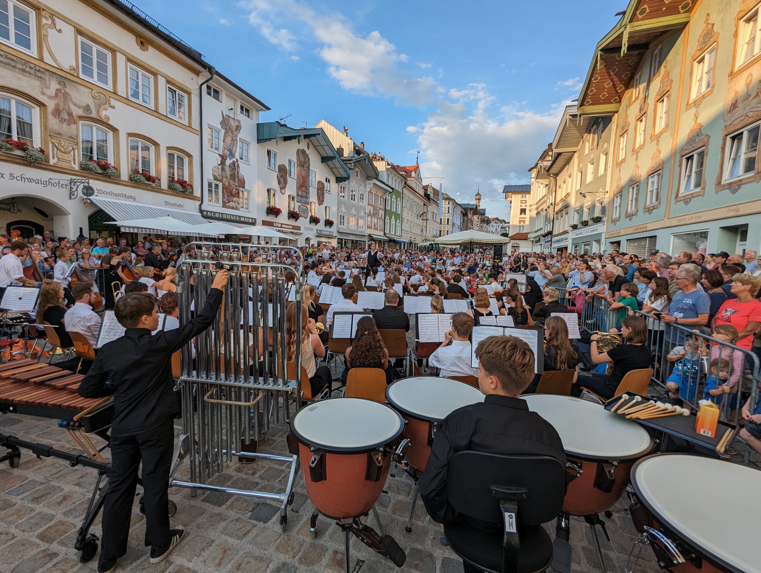 Open-Air-Konzert - Jugendsinfonieorchester der Sing- und Musikschule und Ausbildungschor des Tölzer Knabenchores