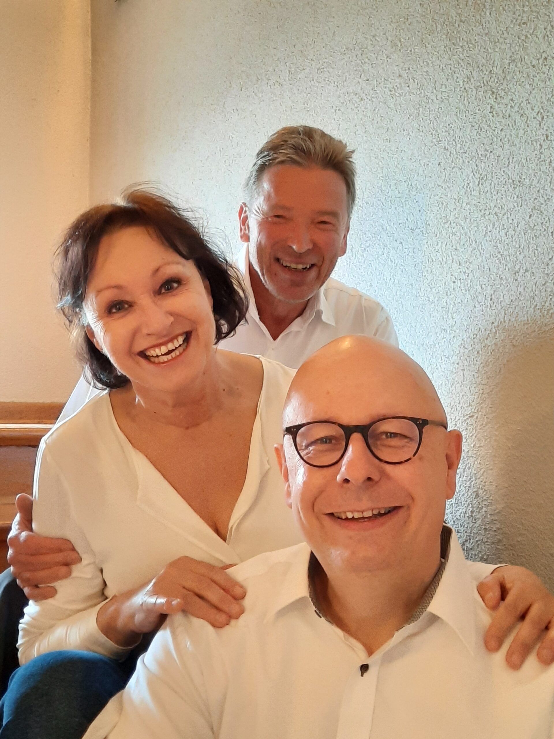 Elisabeth Artmeier-Mogl (Gesang), Markus Eberhard (Erzähler und Gesang) und Peter Wolff (Klavier)
