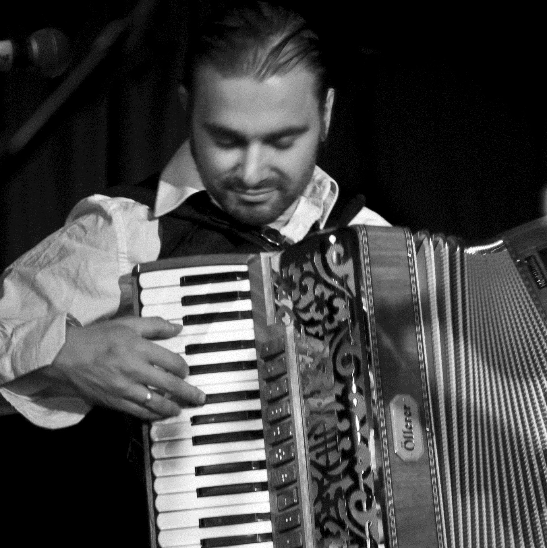 Tölzer Summer Sound: Duo Paseo - Rainer Gruber (Akkordeon) und Jan Eschke (Klavier)